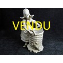 VENDU :Sujet en biscuit repr&eacute;sentant une p&ecirc;cheuse hollandaise portant un panier