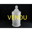 Grand old white porcelain pot 