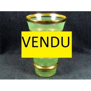 Vase en verre granit&eacute; vert et dor&eacute;