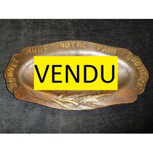 Plat/pani&egrave;re &agrave; pain en bois sculpt&eacute; ancien