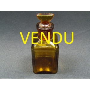 Flacon ancien en verre brun