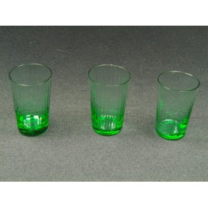 Lot de 3 verres à liqueur en verre vert