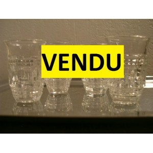 Ensemble de 4 verres &agrave; vodka en verre moul&eacute; anciens