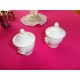 Ensemble de 2 petits pots à crème anciens en porcelaine blanche de Paris