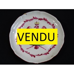 Assiette en faïence ancienne dans le goût des Islettes