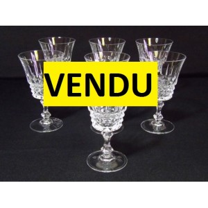 Série de 7 verres à vin cristal d'Arques modèle "Tuileries"