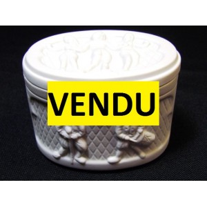 Boîte en porcelaine biscuit de Limoges