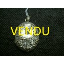 Pendentif porte-photo cassolette en m&eacute;tal argent&eacute; 19&egrave;me