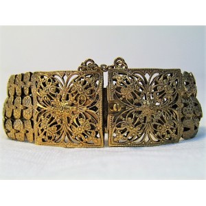 Old gold metal bracelet