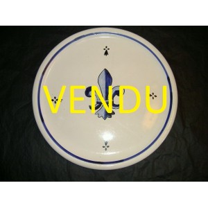 Plat fa&iuml;ence de Quimper sign&eacute; HB