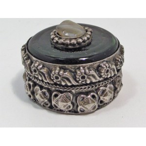 Small low-grade silver jewelry box, ethnic work