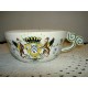 Tasse en faïence ancienne signée