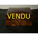 Petit coffret en loupe de bois pr&eacute;cieux