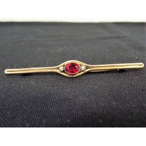 Old barrette brooch in red stone and half-pearl plating