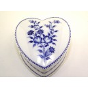 Boîte en porcelaine à décor bleu forme coeur