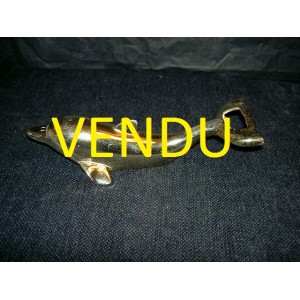 d&eacute;capsuleur en laiton en forme de dauphin