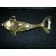 décapsuleur en laiton en forme de dauphin
