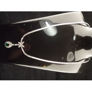 Collier ancien en argent pendentif en pierres du Rhin verte et blanches Collier ancien en argent pendentif en pierres du Rhin verte et blanches