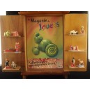 Collection de fèves "le magasin de jouets" dans son présentoir en bois 