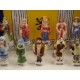 Collection de fèves thème les Rois de France dans sa vitrine