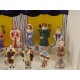 Collection de fèves thème les Rois de France dans sa vitrine