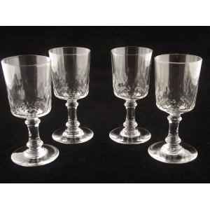 4 verres à pied à liqueur anciens dans le goût de Saint-Louis Baccarat