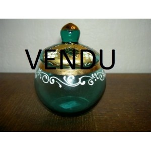 pot en verre d&eacute;cor&eacute;e