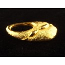 Broche vintage m&eacute;tal dor&eacute; sign&eacute;e Guy Laroche