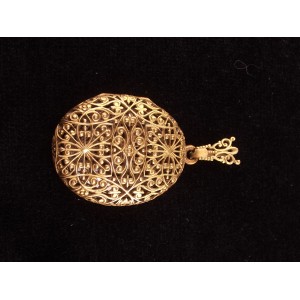 Pendentif m&eacute;daillon porte-photo en pomponne style Victorien