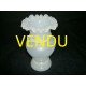 Petit vase en opaline blanche