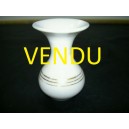 Ancien petit vase &agrave; violette en opaline 