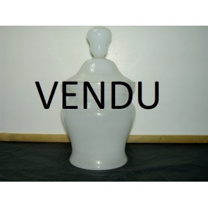 Pot &agrave; couvercle en opaline blanche
