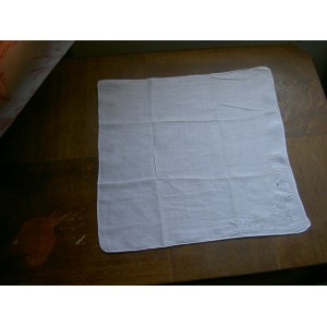 Handkerchief in linen embroidered end butterfly