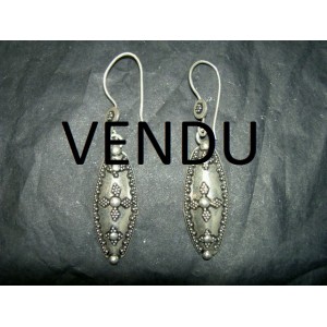 Paire de boucles d'oreille pendantes en argent