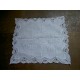 napperon en coton fin bordé de broderie au crochet