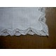 Napperon en coton fin bordé de broderie au crochet