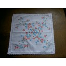 Mouchoir coton fleurs imprimées bordé de dentelle au crochet