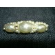 Broche ancienne à décor de perles