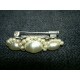 Broche ancienne à décor de perles