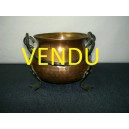 Petit chaudron en cuivre martel&eacute;