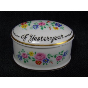 Petite boite en porcelaine anglaise