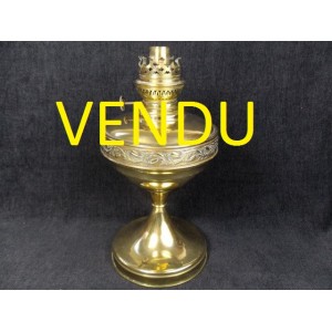 Lampe &agrave; p&eacute;trole ancienne en laiton marque Unis