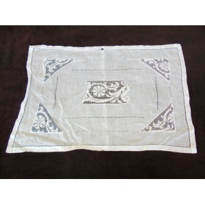 M&eacute;tis openwork doily