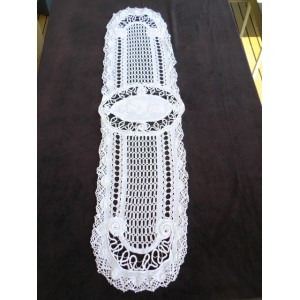 Mantelpiece or table path old crocheted