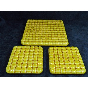 Set of table mats slip