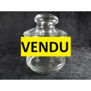 Pot couvert d'&eacute;picerie en verre