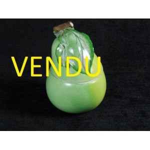 Bo&icirc;te en forme de poire en porcelaine de Limoges