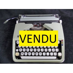 Typewriter hermes baby with its carrying case