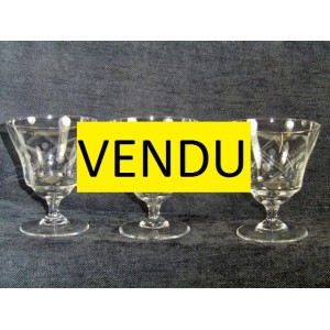 Verres à pied anciens pour l'eau 3 pièces
